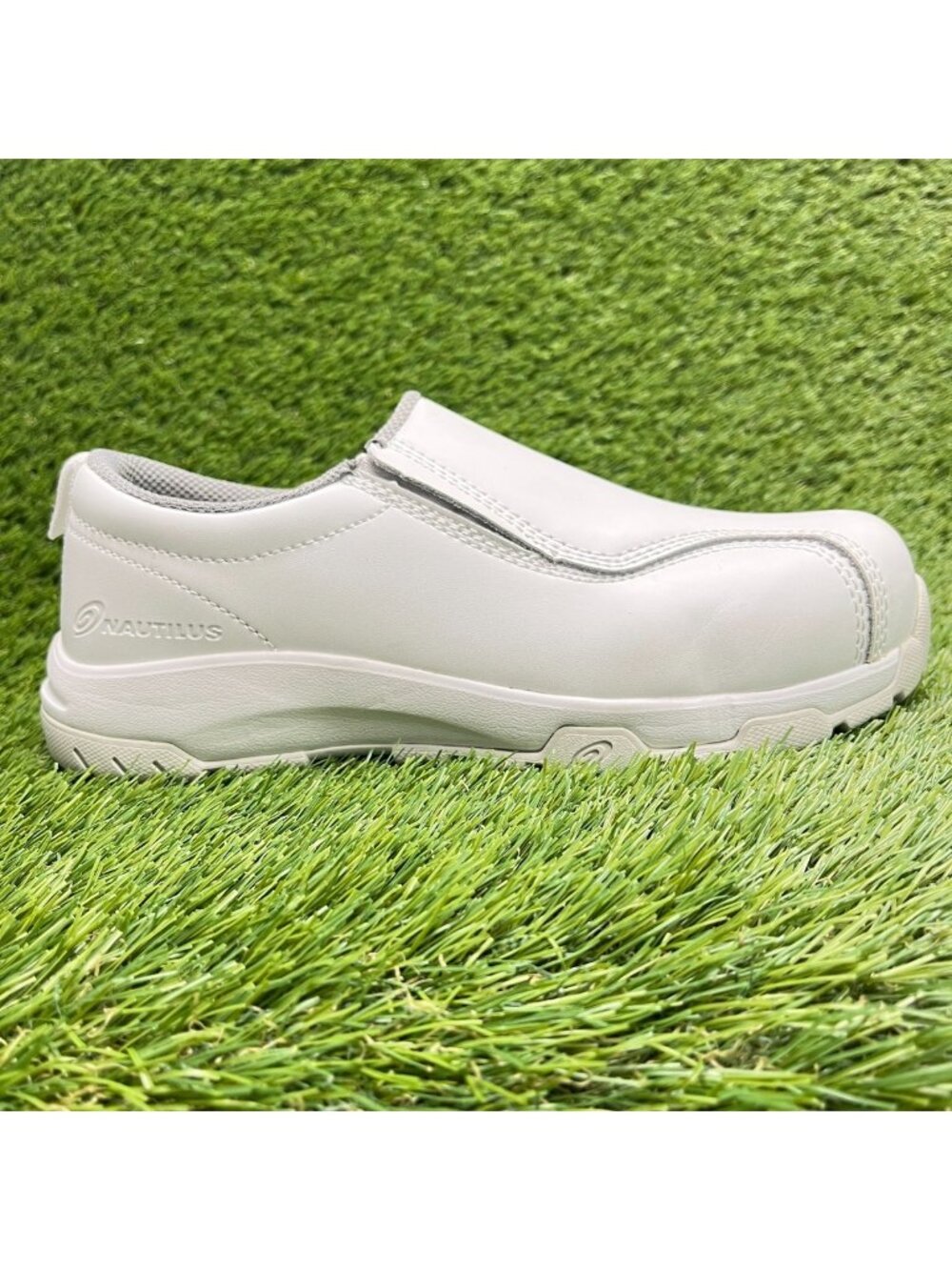 Nautilus Slip-On ESD Womens Size 7.5D White Composite Toe Safety Work Shoes